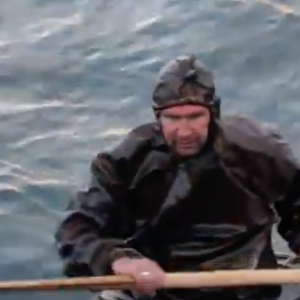 The sport of kayaking has its roots in the skills that Inuit people needed to hunt and survive in Arctic waters. In 2014, Canadians James Roberts and James Manke went to learn more about the Greenlandic people and Qajaq culture, and to participate in the legendary Greenland National Qajaq Championships. In this short film, they share their experiences with the games and with the people whose ancestors kayaked for survival, and who continue this competition to preserve those traditional skills. https://hayfiremedia.com/ https://www.ontarioseakayakcentre.com/ Directed by: David Hartman & James Roberts Written by: David Hartman & James Roberts