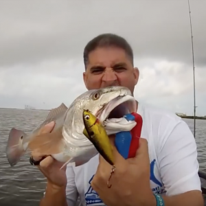 TEXAS FISHING - Catching Redfish & Trout kayak fishing Aransas Pass