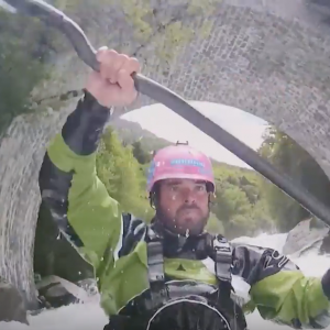 Éric Deguil takes us down some rapids in his home town. Joining him are his training buddies, who are constantly pushing each other to be better kayakers with each session. See why Éric believes kayaking with friends is so important.