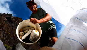 Join Kai Lenny on this beach clean up video on the island of Maui. Taking care of his local spots, picking up trash with smiles all around. « Maui is heavily affected by trash in the pacific ocean so we did something about it with Love the Sea. This is the journey to one of the most hard to reach places on all of the island! »